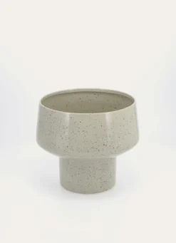 CACHE-POT EN FER GRIS CLAIR MOUCHETÉ