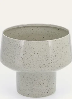 CACHE-POT EN FER GRIS CLAIR MOUCHETÉ