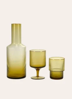 CARAFE EN VERRE STRIÉ TILLEUL