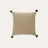 COUSSIN EN COTON UNI AVEC PETITS POMPONS SABLE