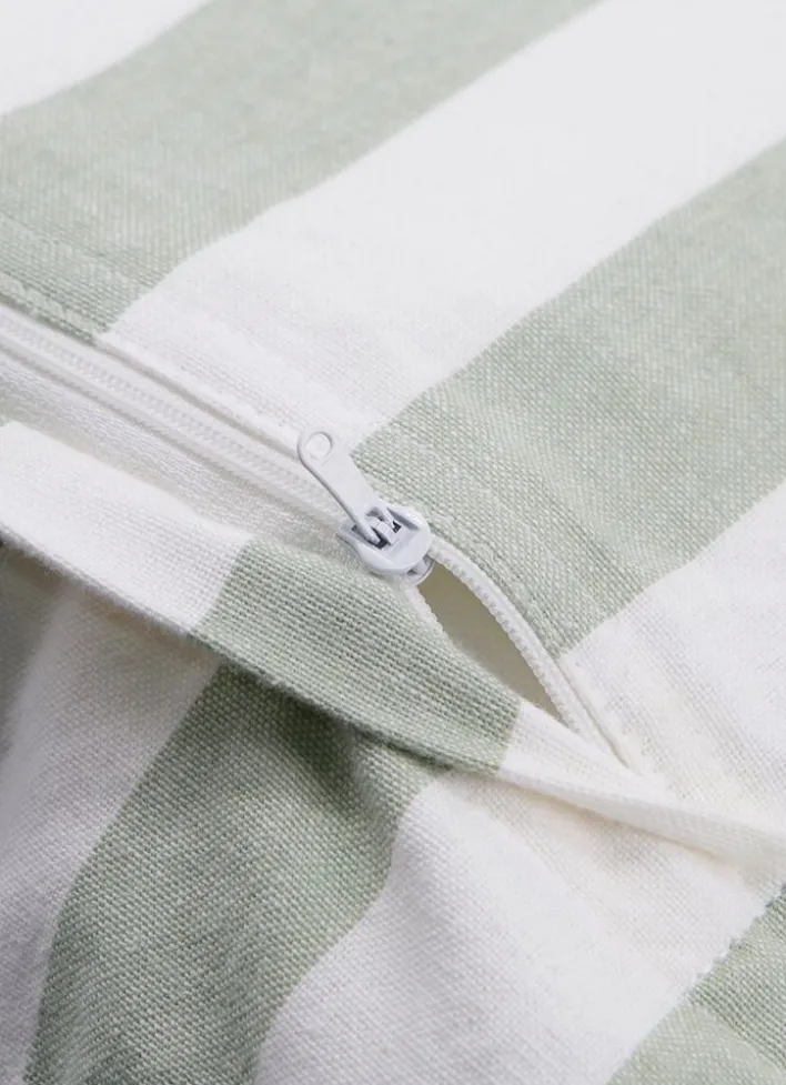 COUSSIN À RAYURES EN MATIÈRE TEXTURÉE VERT