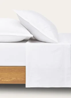 DRAP PLAT EN SATIN DE COTON UNI BLANC