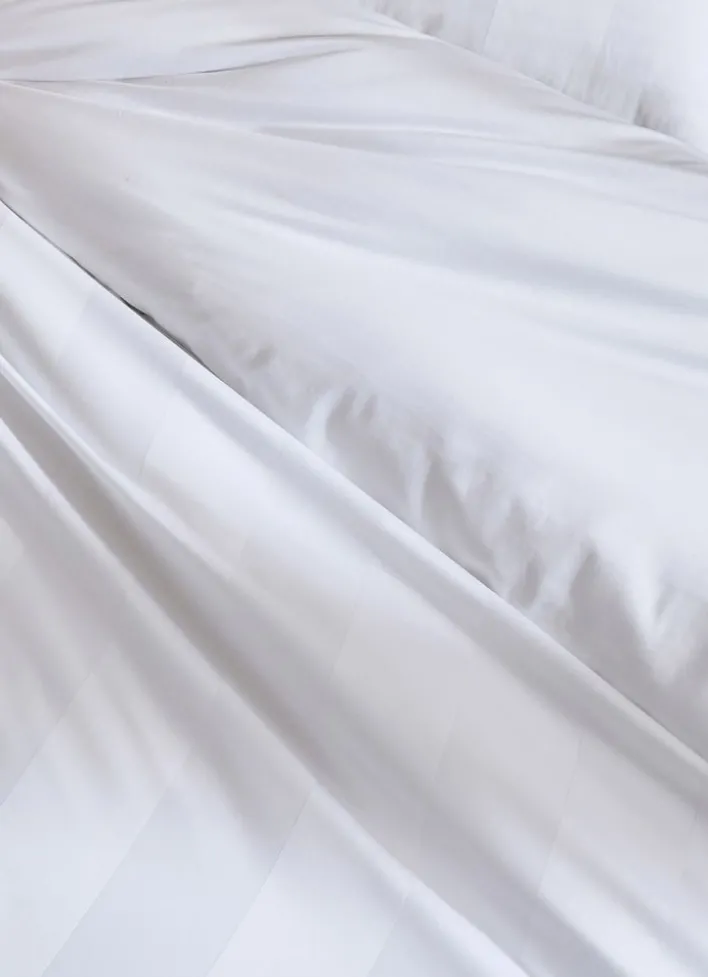 HOUSSE DE COUETTE RAYÉE EN SATIN DE COTON BLANC