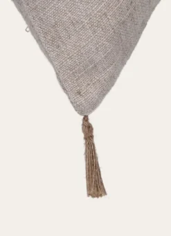 HOUSSE DE COUSSIN AVEC POMPONS ÉCRU