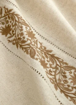 NAPPE AJOURÉE ET BRODÉE EN COTON ET LIN NATUREL
