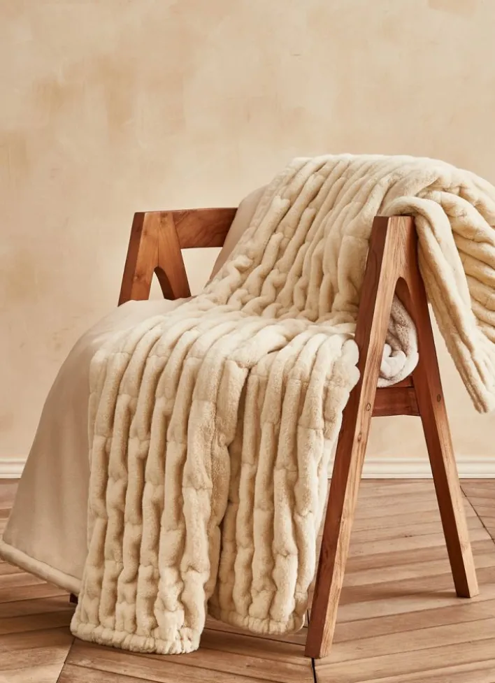 PLAID EN FAUSSE FOURRURE À RELIEF ECRU