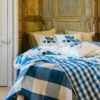 PLAID EN GAZE DE COTON À CARREAUX RÉVERSIBLE BLEU JEAN