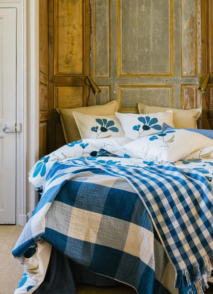PLAID EN GAZE DE COTON À CARREAUX RÉVERSIBLE BLEU JEAN