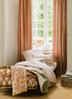 PLAID EN TRICOT DE COTON JACQUARD MOTIF FLORAL ROSE
