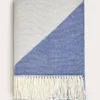PLAID À FRANGES TISSÉ TEINT MOTIF GÉOMÉTRIQUE BLEU