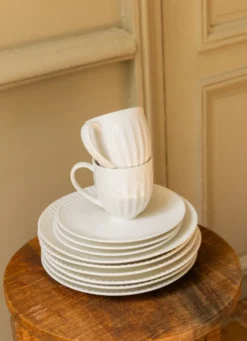 PLAT OVALE EN PORCELAINE BLANC
