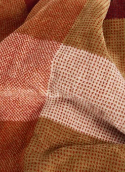 SERVIETTE DE BAIN EN VELOURS À CARREAUX ROUGE FONCÉ