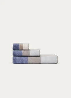 SERVIETTE DE BAIN EN VELOURS À CARREAUX BLEU FONCÉ