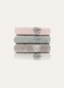 SERVIETTE DE TOILETTE EN VELOURS BRODÉE 500GR BLANC