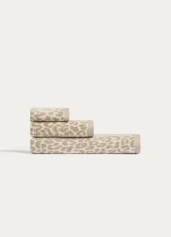 SERVIETTE DE TOILETTE EN VELOURS À MOTIF LÉOPARD BEIGE CLAIR