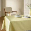 VASE TORSADÉ EN VERRE OPAQUE JAUNE
