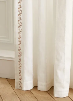 VOILAGE TAMISANT À RAYURES ET BRODERIES FLORALES BLANC